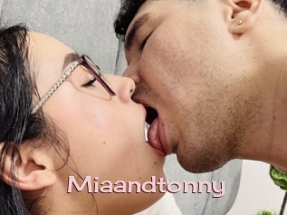 Miaandtonny